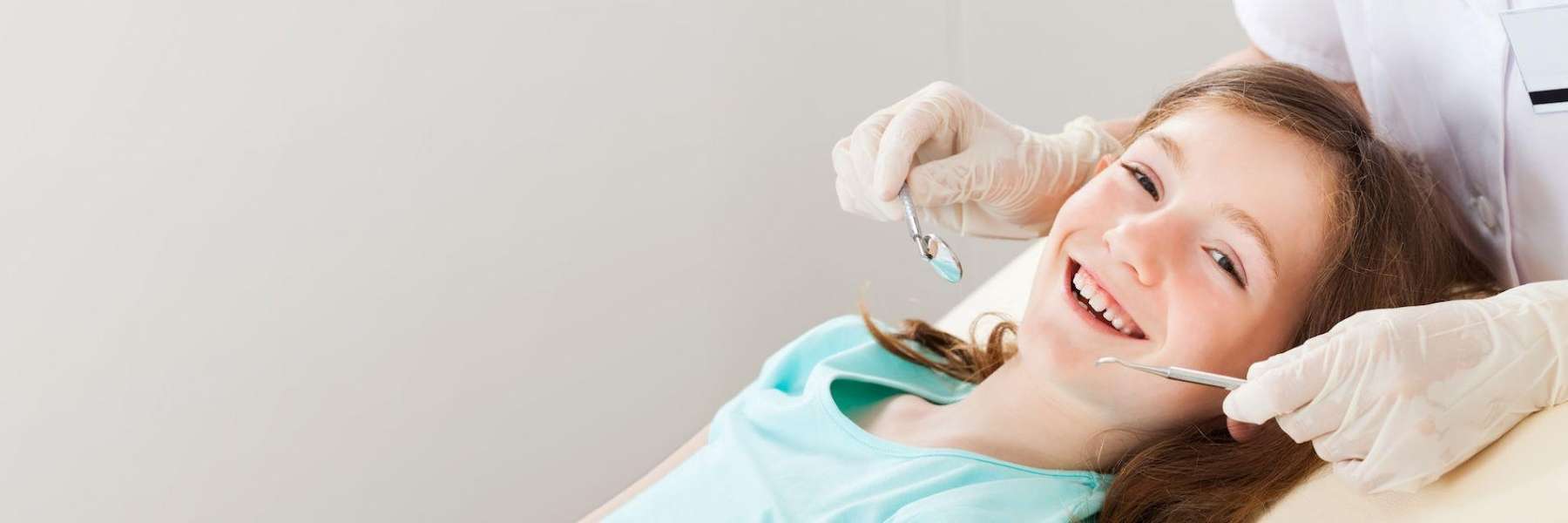 Kid receiving emergency dental care